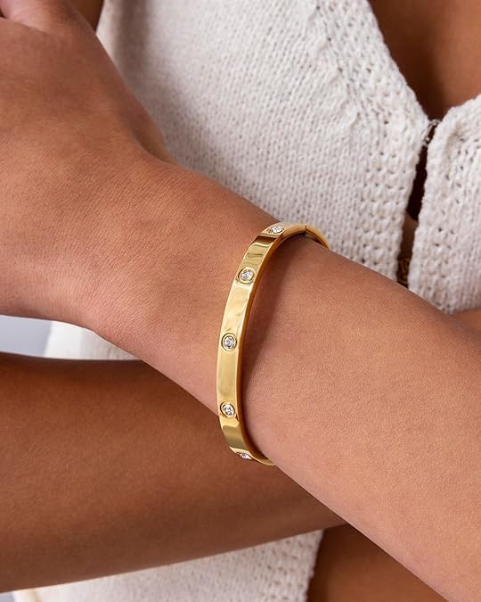 Luxury Diamond Bangle | Gold