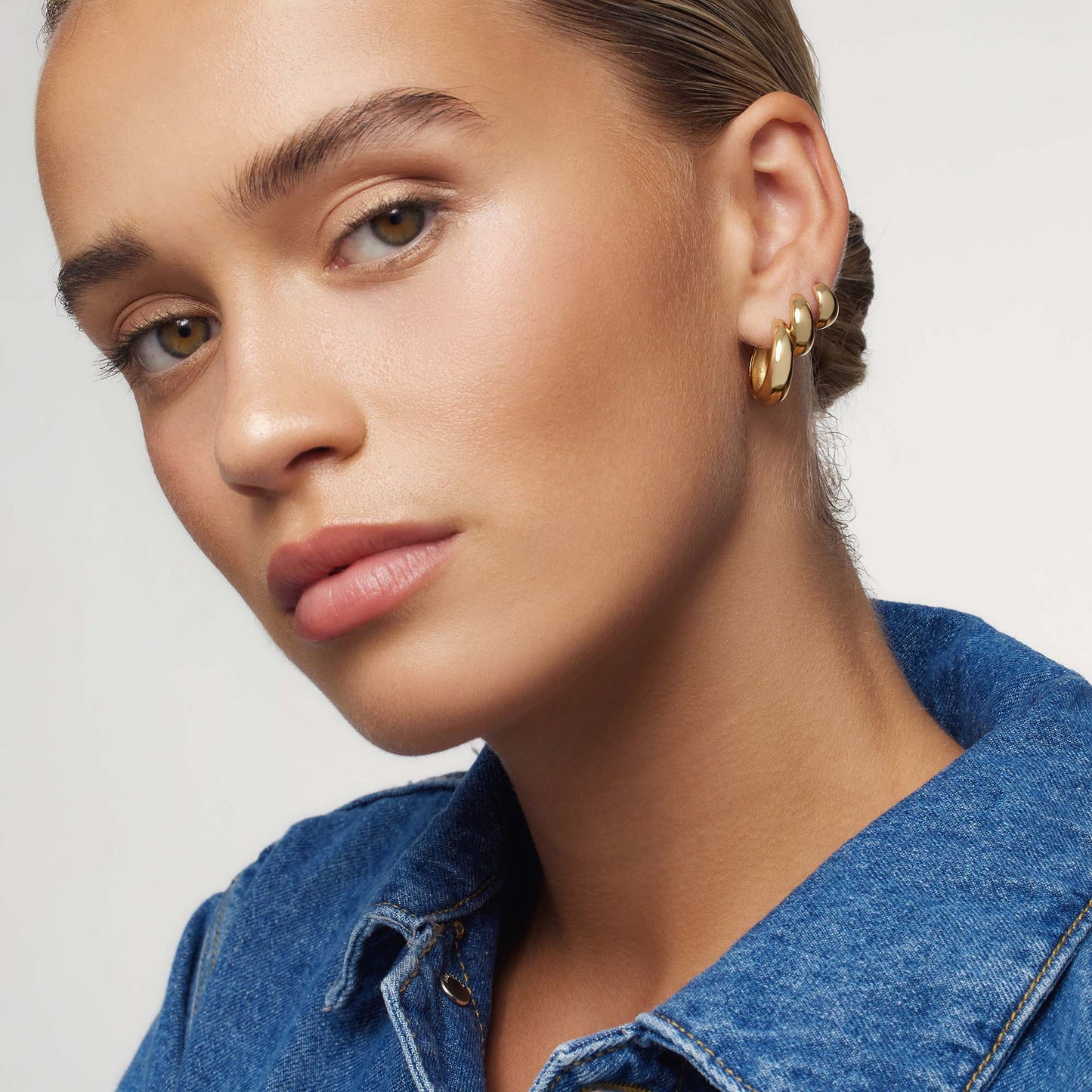 Queen Hoop Earrings | Gold