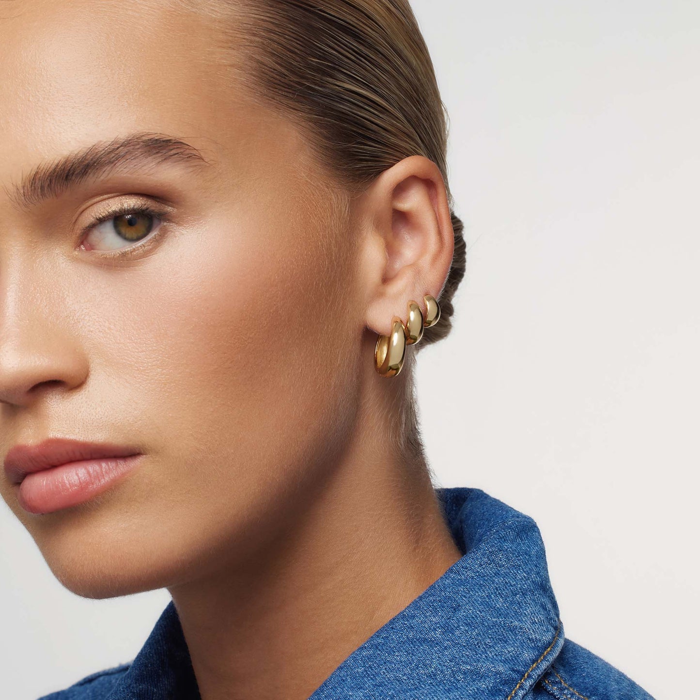 Queen Hoop Earrings | Gold